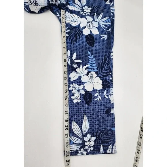 Tommy Bahama Basta Blossoms Crop Pants Denim Island Navy Women Size 28 - Picture 8 of 12